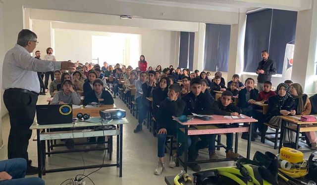Bitlis, Van ve Muş illerindeki öğrenciler "Mavi Bilim’le" buluştu