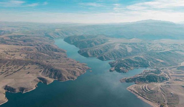 Bozkırın ortasında mest eden mavi