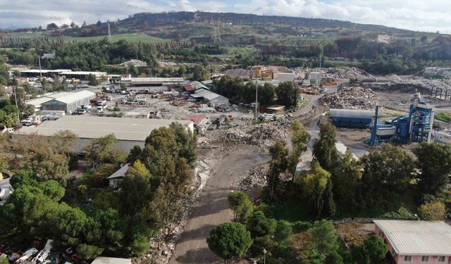 Buca Belediyesi'ne karşı çöp eylemi sürüyor