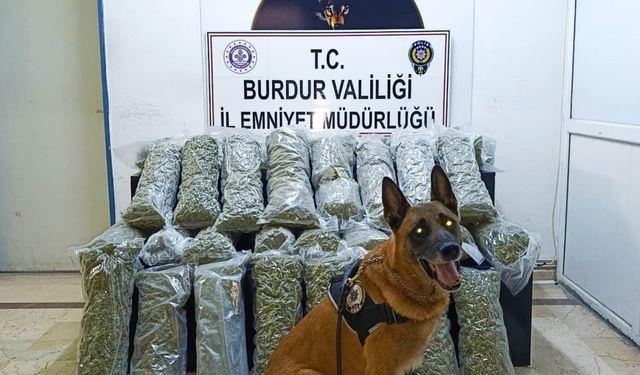 Burdur’da 36 kilo skunk maddesi ele geçirildi, operasyon görüntülüleri film sahnelerini aratmadı