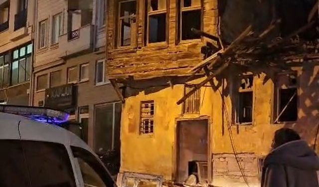 Çanakkale'de boş bina yağış nedeniyle kısmen çöktü