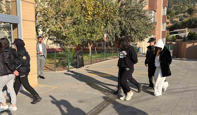 Dolandırıcılık ve bahis şebekesi 8,5 milyarlık işlem hacmi oluşturmuş: 17 şüpheli adliyeye sevk edildi