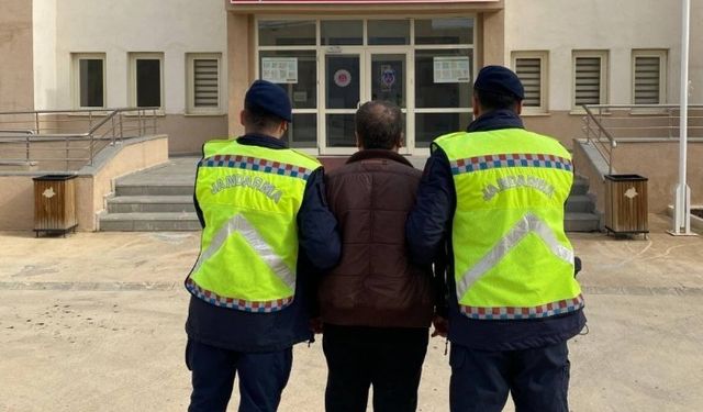 Dolandırıcılıktan aranan şahıs, uygulama noktasında yakalandı