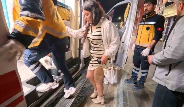 Erkek arkadaşının görüştüğü kadını bıçakladı