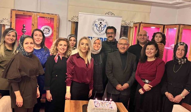 Erzincan EYUDER'den Öğretmenler Günü ve 2026 Planlama Toplantısı