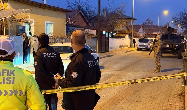 Erzincan’da bir evde baba ve oğlu silahla vurulmuş halde ölü bulundu