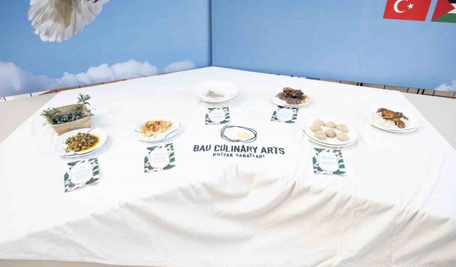 Filistin'le dayanışmada yemekler kırık tabaklarda sergilendi