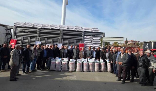 Gölbaşı çiftçisine 50 ton nohut tohumu dağıtıldı