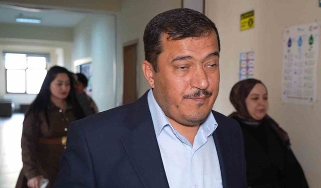 Görme engeline inat başarıya yürüyen öğretmen: Şimdi özel öğrencilerine rehberlik ediyor