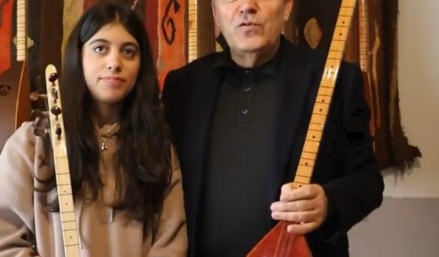 Güzel Sanatlar lisesini kazanan öğrenciye Başkan Demir’den 2 bağlama saz hediye