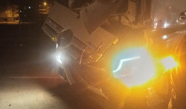 Hakkari’de tır ile minibüs çarpıştı: 1 yaralı