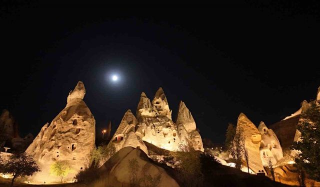 Kapadokya’da "Kunduz Süper Ay" göz kamaştırdı