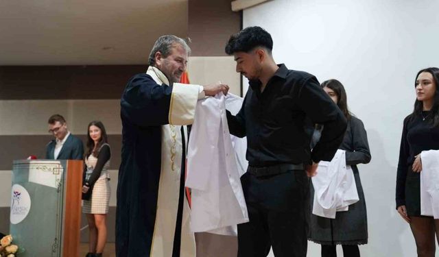 KBÜ’de tıp fakültesi öğrencileri beyaz önlük heyecanı yaşadı