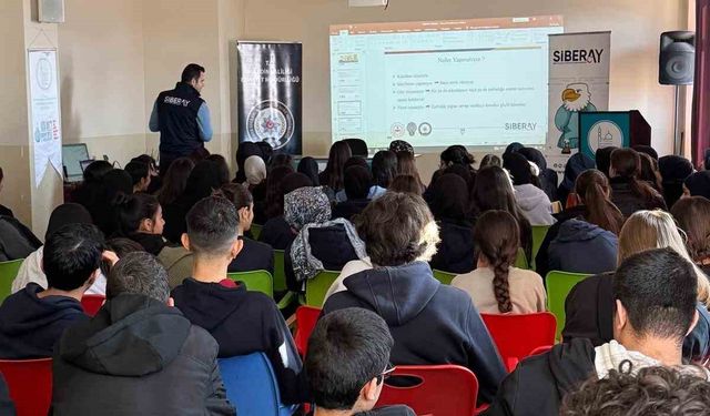 Mardin'de öğrenciler siberay projesi kapsamında bilgilendirildi