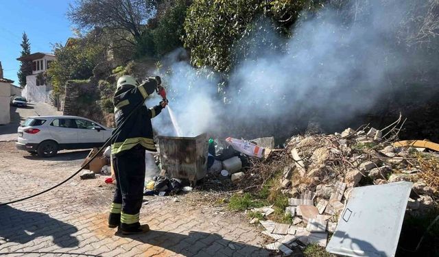 Menteşe’de çöp konteynerinde yangın paniği