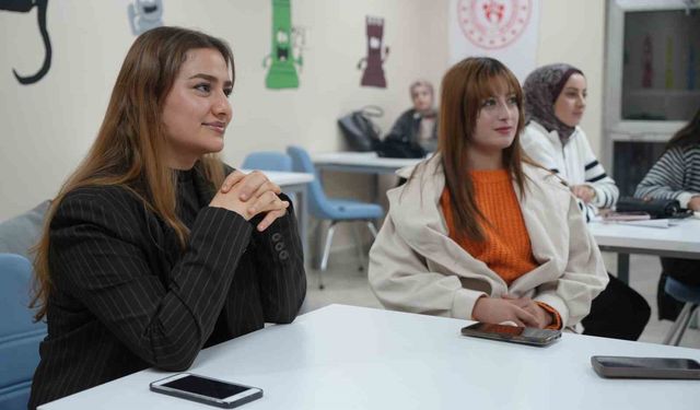 Muş'ta diksiyon ve spikerlik kursuna yoğun ilgi