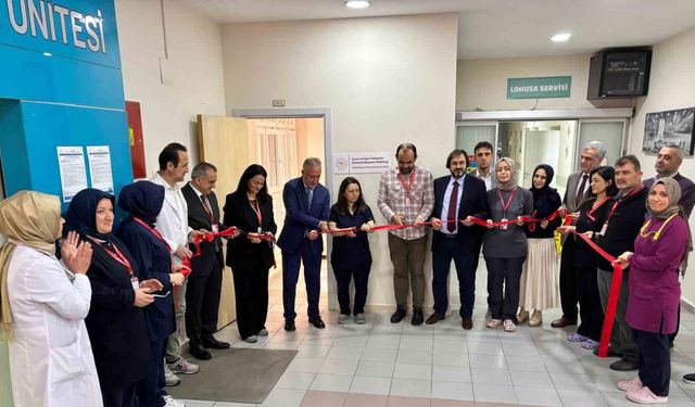 Oda küçük, tören büyük