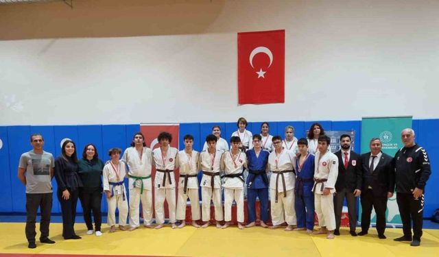 Okul sporları gençler judo il birinciliği nefesleri kesti