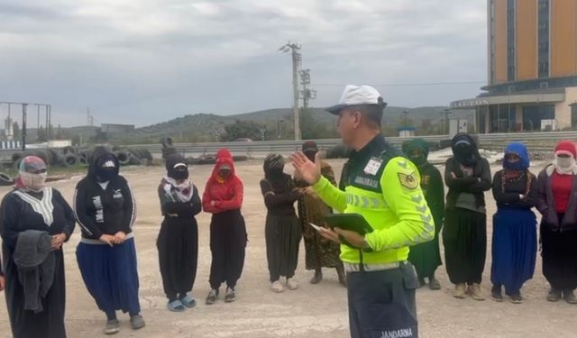 Osmaniye'de 15 kişilik minibüsten 30 işçi çıktı