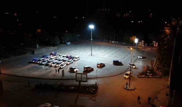 Polis ve jandarmadan eş zamanlı "şafak" operasyonu: Çok sayıda firari hükümlü yakandı