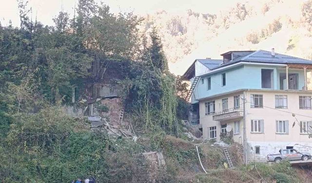 Rize’de ahşap yapının çöktüğü olayda ölü sayısı 2’ye yükseldi