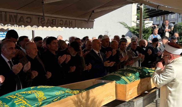 Rize’de ahşap yapının üzerlerine düşmesi sonucu ölen 2 kişi toprağa verildi