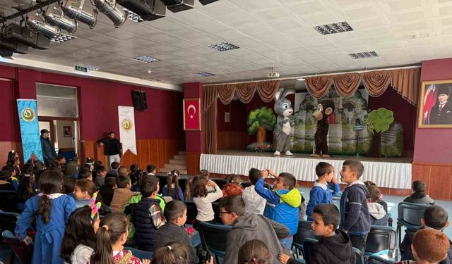 Sarıkamış’ta "Şarkılı Orman" oyununa miniklerden yoğun ilgi