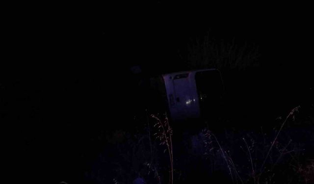 Siirt'te işçileri taşıyan otobüs devrildi: 17 yaralı