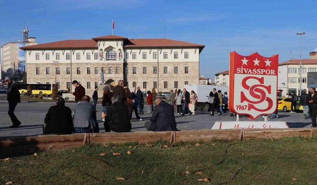 Sivassporlu futbolcu kaçtı, sosyal medya karıştı