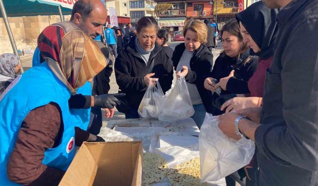 Sultandağı’nda Gazze yararına hayır çarşısı kuruldu