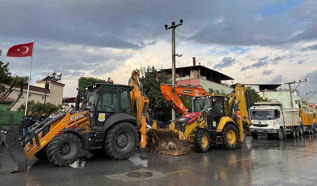 Tarsus'ta gece boyunca yağış mesaisi