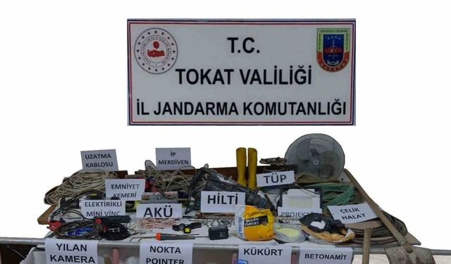 Tokat’ta kaçak kazı yapan 3 şüpheli suçüstü yakalandı