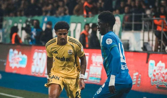 Trendyol Süper Lig: Çaykur Rizespor: 2 - Fenerbahçe: 0 (İlk yarı)