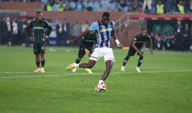 Trendyol Süper Lig: Trabzonspor: 1 - Konyaspor: 1 (İlk yarı)