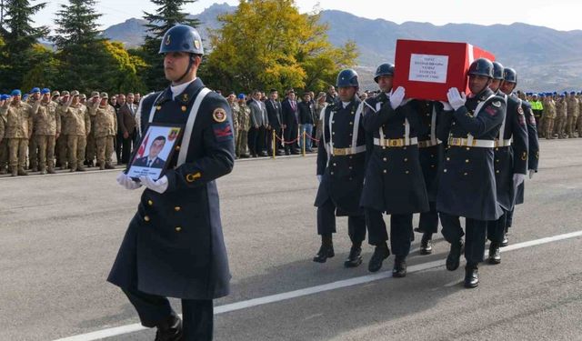 Tunceli’de trafik kazasında hayatını kaybeden Uzman Çavuş Yılmaz memleketine uğurlandı