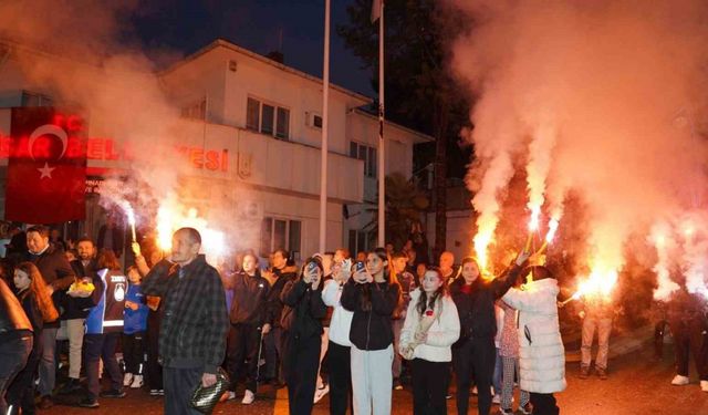 Türkiye şampiyonları davul-zurna ve meşalelerle karşılandı