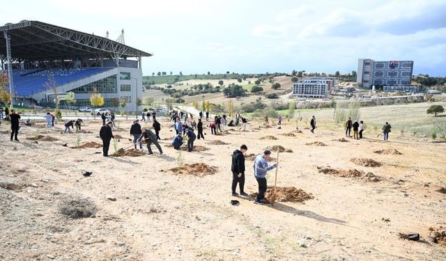 Uşak Üniversitesi, Milli Ağaçlandırma Günü’nde yeşil gelecek için el ele verdi
