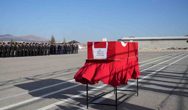 Vefat eden komutan için askeri tören düzenlendi