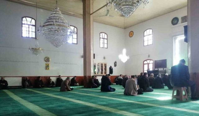 Vefat eden öğretmenler için Aydıntepe’de mevlit okutuldu