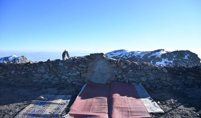 Yanan Kırklar Mescidi'nin yerine yenisi yapılacak
