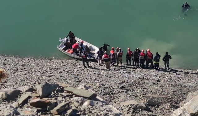 Zernek Barajı'na araç uçtu: 2 ölü