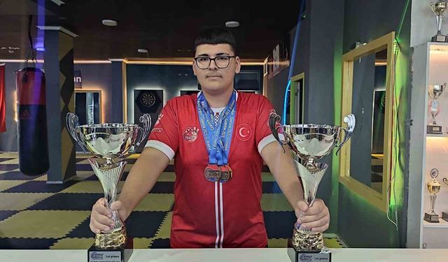 15 yaşındaki milli dart sporcusu Atasayar'dan önemli başarılar