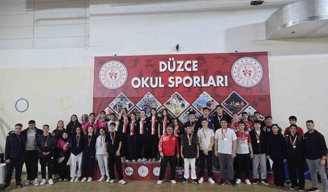 161 sporcu bilek güreşinde mücadele etti