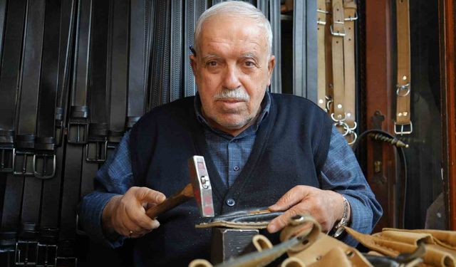 2 metrekarelik dükkanda 48 yıldır mesleğini icra ediyor