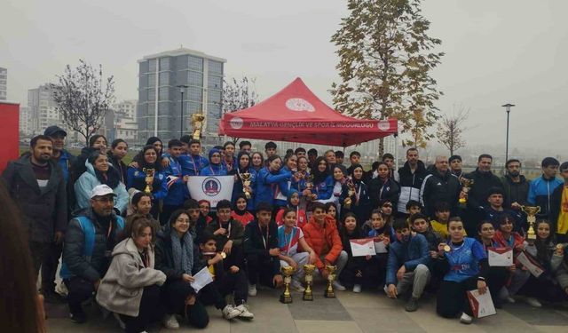 380 sporcu Okul Sporları Oryantiring Yarışması'nda ter döktü