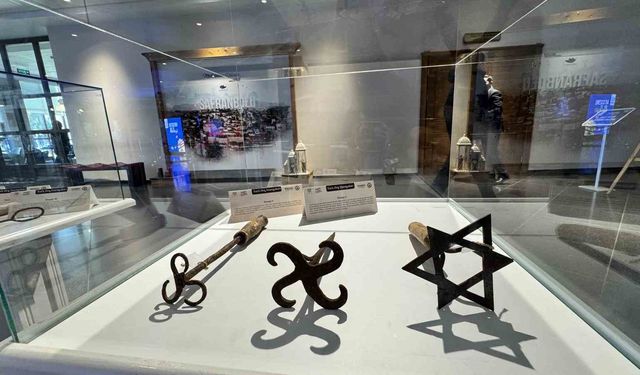 40 yılda biriktirdiği Türk boy damgaları Safranbolu'da sergiledi