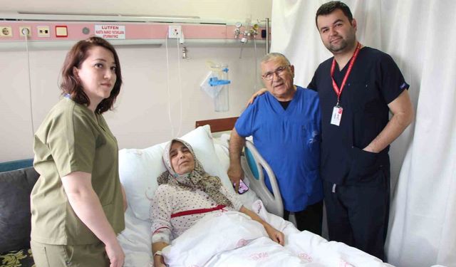 60 yaşındaki kadının şişen karnından 6 kiloluk kitle çıkarıldı