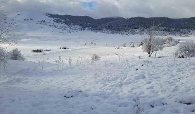 Abant ve çevresindeki yaylalar beyaza büründü