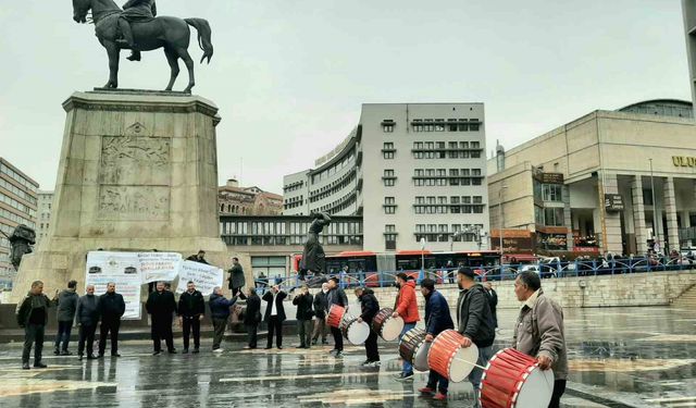 Abdallar Domlar Birliği Federasyonu, kuruluş ve tanıtım programı öncesinde davul ve zurna eşliğinde seslerini duyurmaya çalıştı