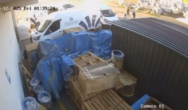 Adana'da bir kişinin bıçaklanarak öldürüldüğü olayın kamera kayıtları ortaya çıktı